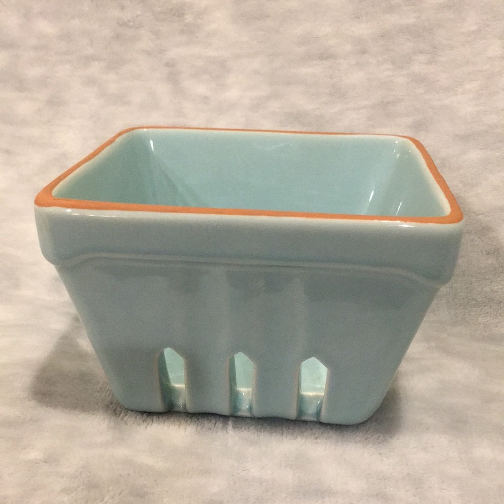 Ceramic Strawberry Basket by Threshold Stoneware NWOT 4.50” x 3.25” lt blue